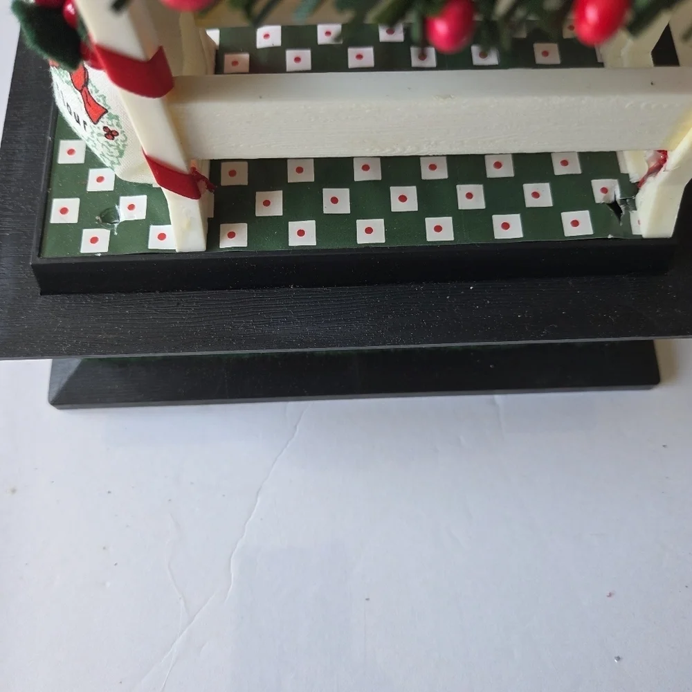90s Musical Mrs. Claus Christmas Carol Display